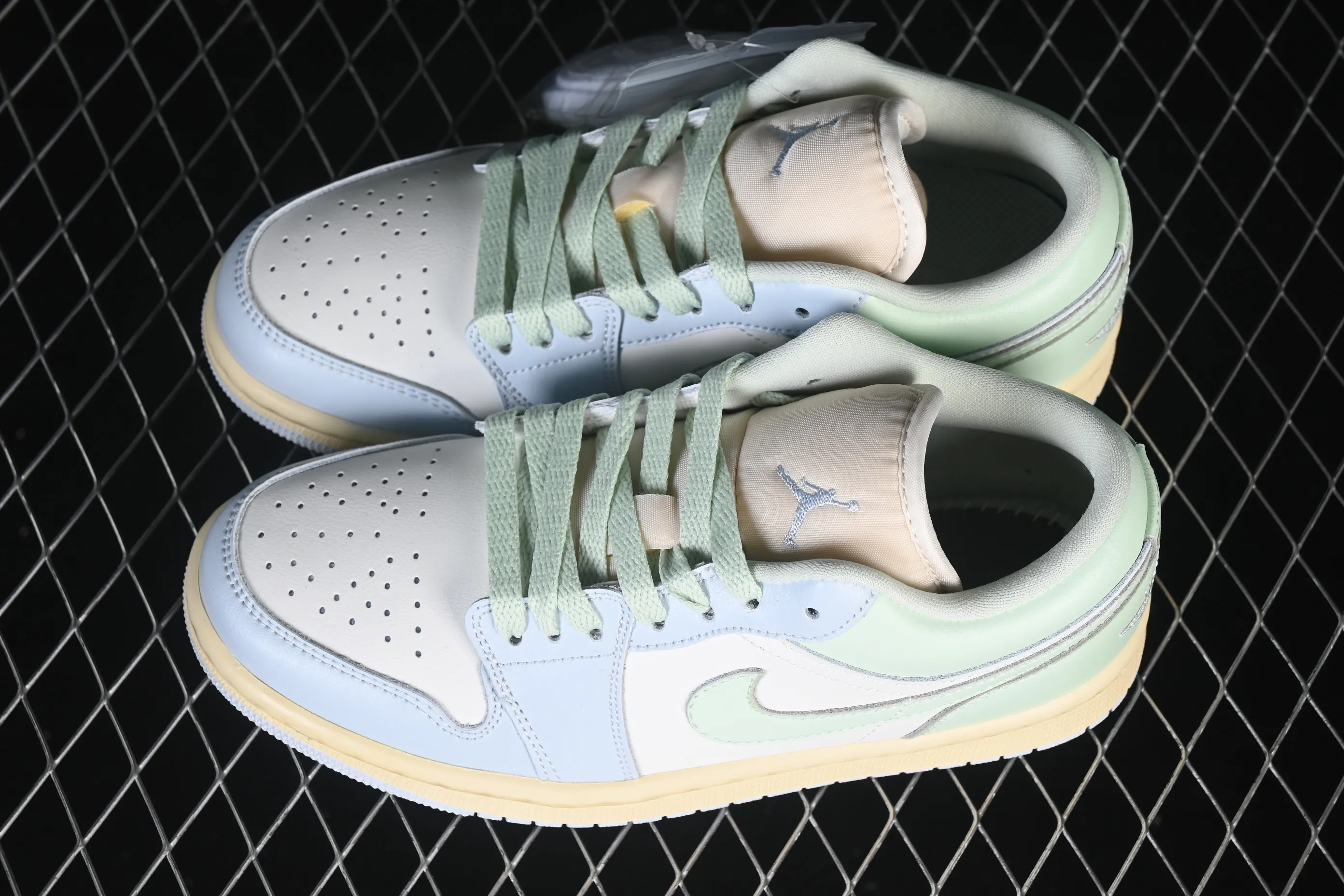 All categories Air Jordan Jordan series basketball shoes Air Jordan 1 Low Air Jordan 1 Low AJ1 Joe 1 light blue color matching low-top cultural casual sneakers DC0774-108